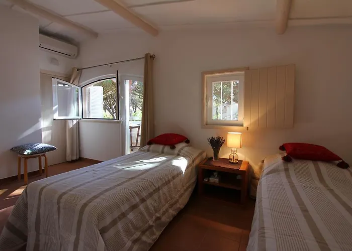 Authentic & Tranquil Vila *